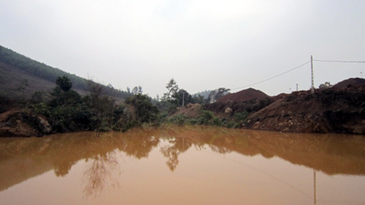 Untreated wastewater muddies Trai River - 1