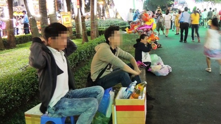 Unemployed university graduates have lonely Tet in HCM City - 1