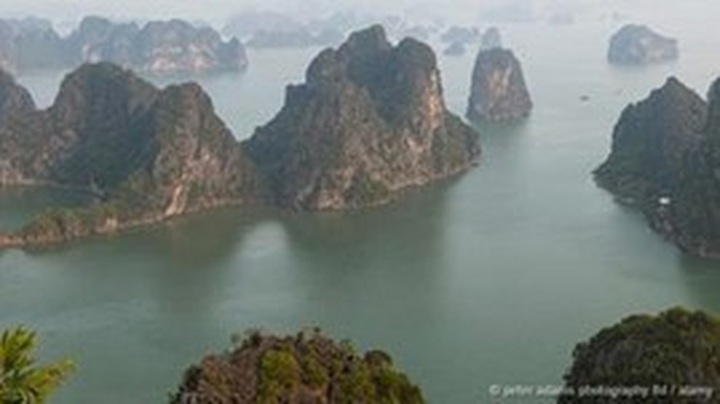 Ha Long Bay among top 15 most amazing rock formations - 1