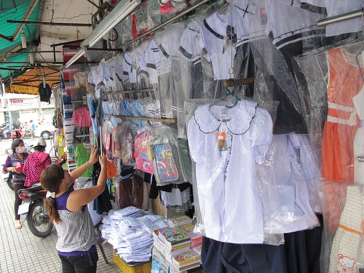 School dress codes frustrate parents - 1 School dress codes frustrate parents - 1