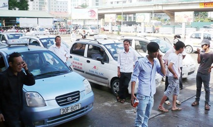 Taxi associations beg PM for help in competition with Uber and Grab - 1