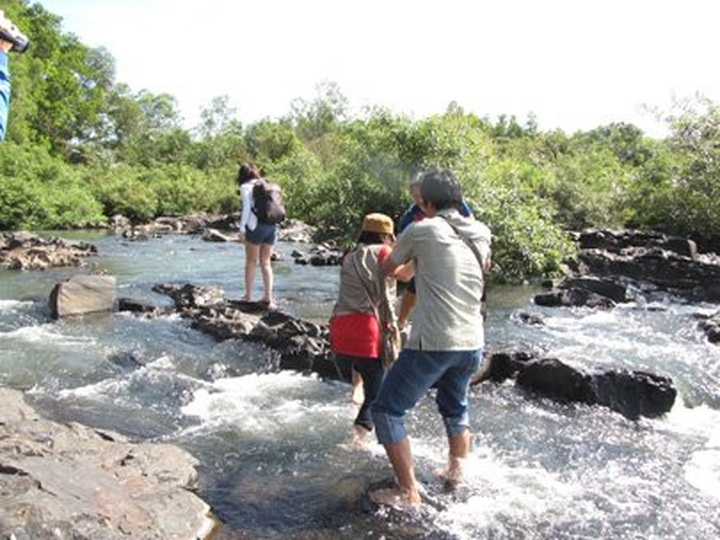Song Ray Waterfall challenges rock scrambling lovers - 2