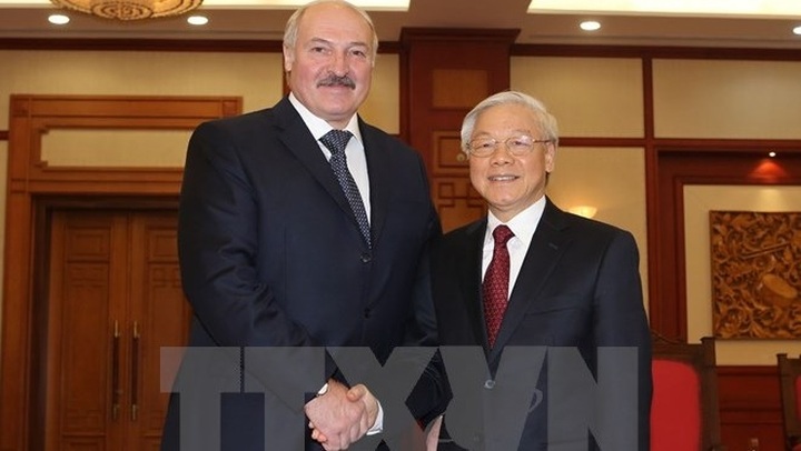 Party leader greets visiting Belarusian President - 1