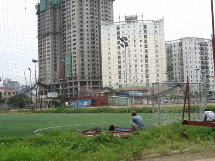 Investors profit from land misuse - 1