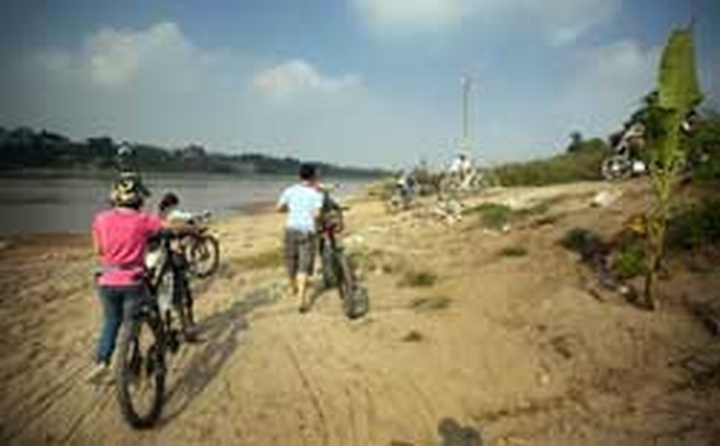 Capital city weekenders enjoy tranquility at Dai Lai Lake - 2