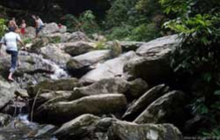 Capital city weekenders enjoy tranquility at Dai Lai Lake - 3