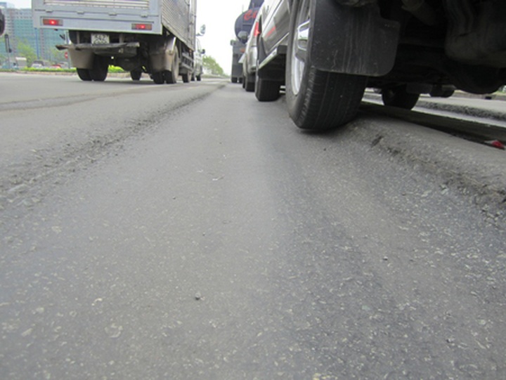 Rapid deterioration of large HCM City highway poses danger - 6
