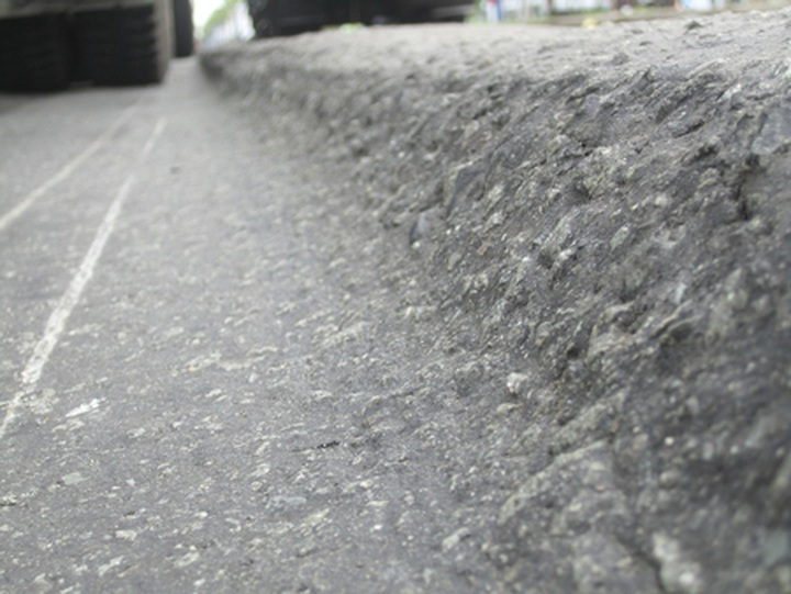 Rapid deterioration of large HCM City highway poses danger - 7