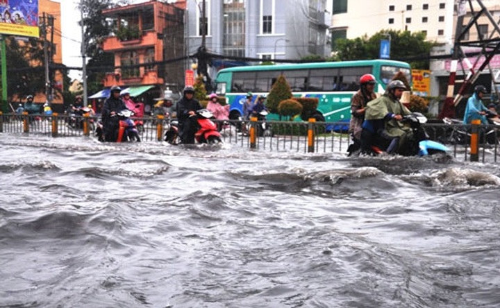 High tides to flood HCM City this weekend - 1