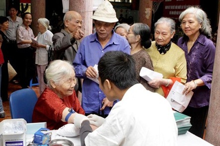 Vietnam faces aging population problem - 1