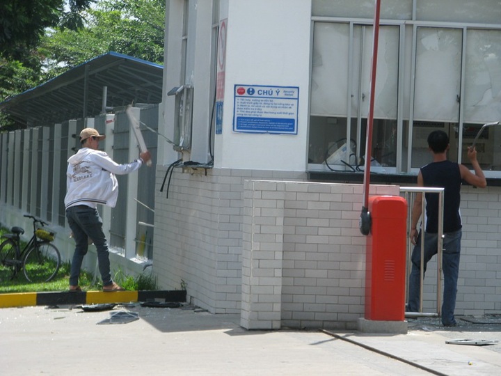 Agitators detained in anti-China protest - 2 Agitators detained in anti-China protest - 2