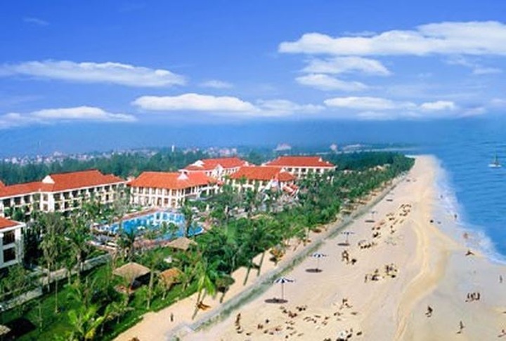Danang to recover 11 beach-side projects for public use - 1