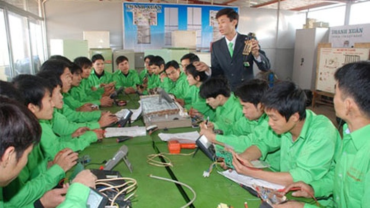 Australia helps Vietnam with vocational training - 1