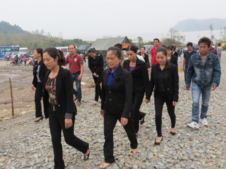 Thousands flock to General Giap’s tomb - 2