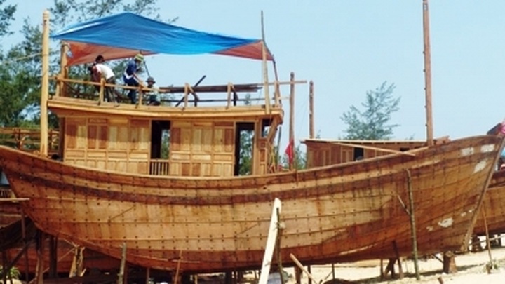 Over VND910 billion allocated to support Quang Binh fishermen - 1