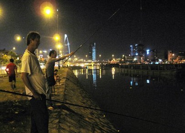 Fishing at night in vogue - 2 Fishing at night in vogue - 2