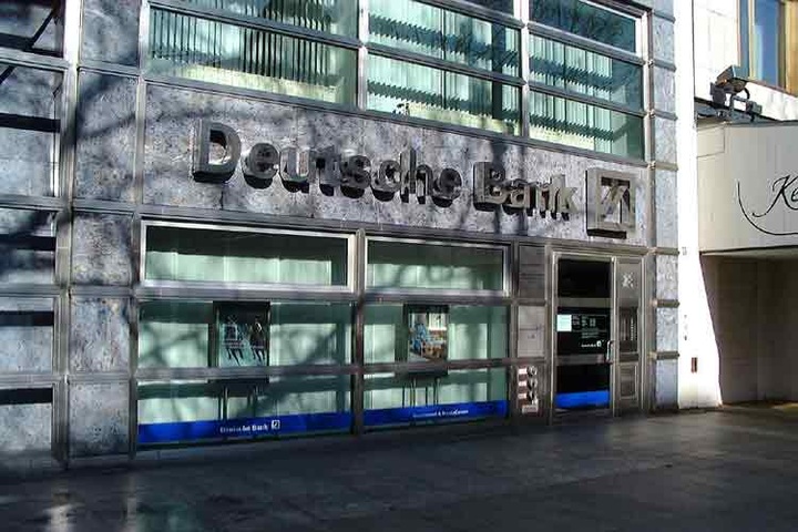 Deutsche Bank in US 'laundering probe' - 1