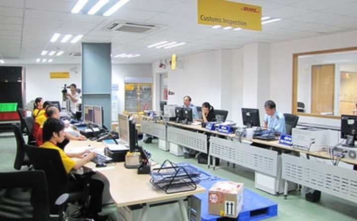 Cautious approach from couriers - 1