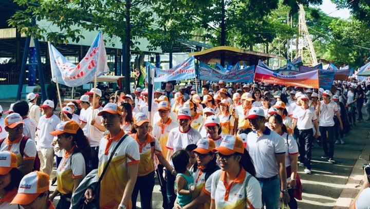 HCM City: Over 5,000 walk for AO victims, disabled - 1 HCM City: Over 5,000 walk for AO victims, disabled - 1