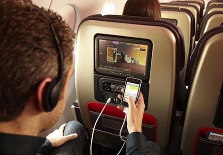 Vinaphone offers service in the air - 1