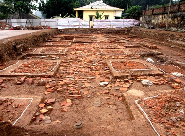 Hanoi citadel displays artefacts - 1