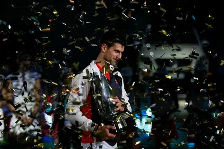 Djokovic rallies to beat Murray in Shanghai final - 1