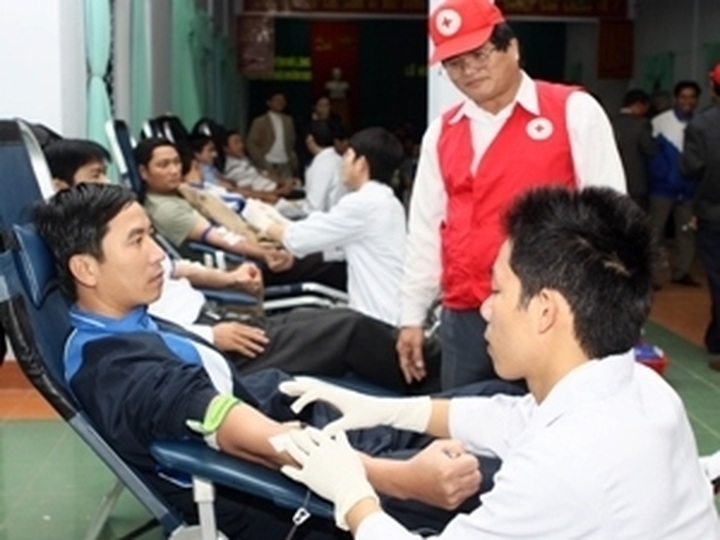 Over 300,000 units of blood targeted for 2013 summer - 1
