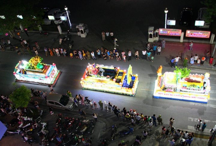 Buddhist Vesak Festival celebrated - 4 Buddhist Vesak Festival celebrated - 4