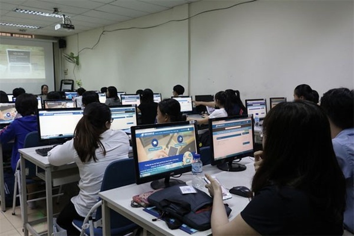 Domestic universities offer e-learning to more students - 1 Domestic universities offer e-learning to more students - 1