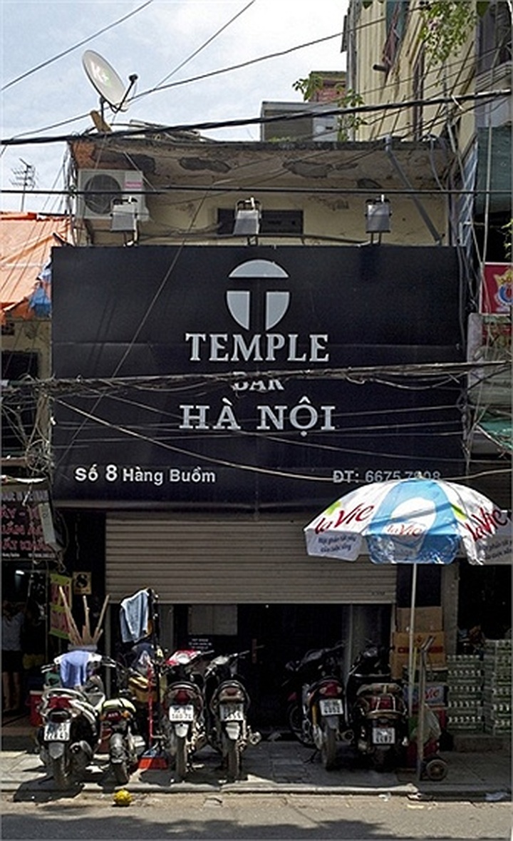 Many old temples in Hanoi turned into hotels, underwear shops - 7