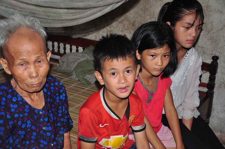 Grandmother struggles to support large family - 1