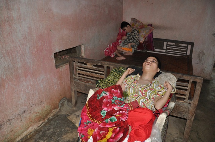 Parents powerless to help their sick children - 1