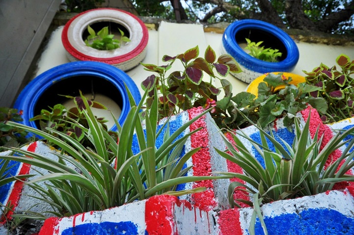 Students clean up Hanoi streets - 9