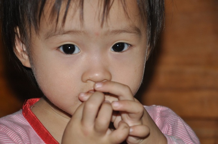 Mother to sell kidney to save small daughter - 1