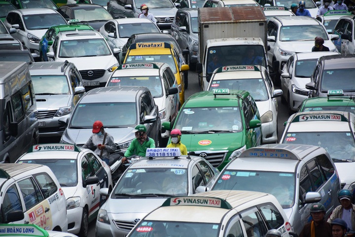 HCM City airport crippled by five-hour traffic jam - 4 HCM City airport crippled by five-hour traffic jam - 4