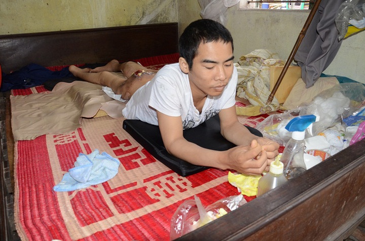 Poor mother calls for help to save ailing son - 1