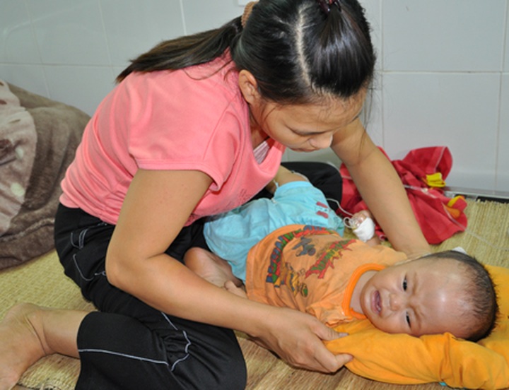 Baby struggles with hydrocephalus - 1 Baby struggles with hydrocephalus - 1