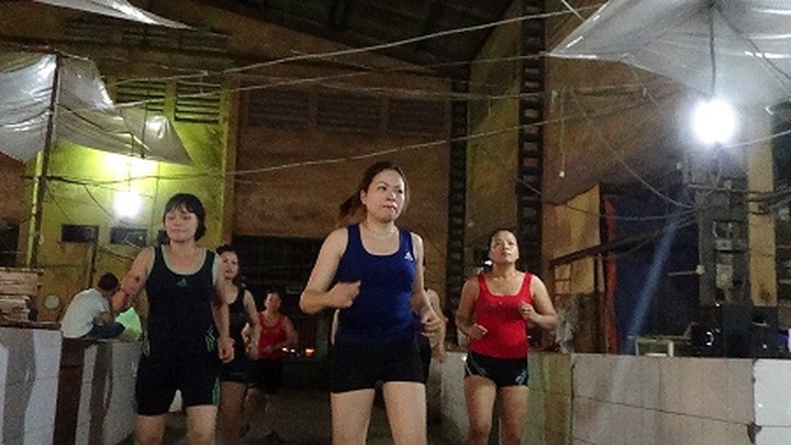 The dancing butchers of Dien Market - 1