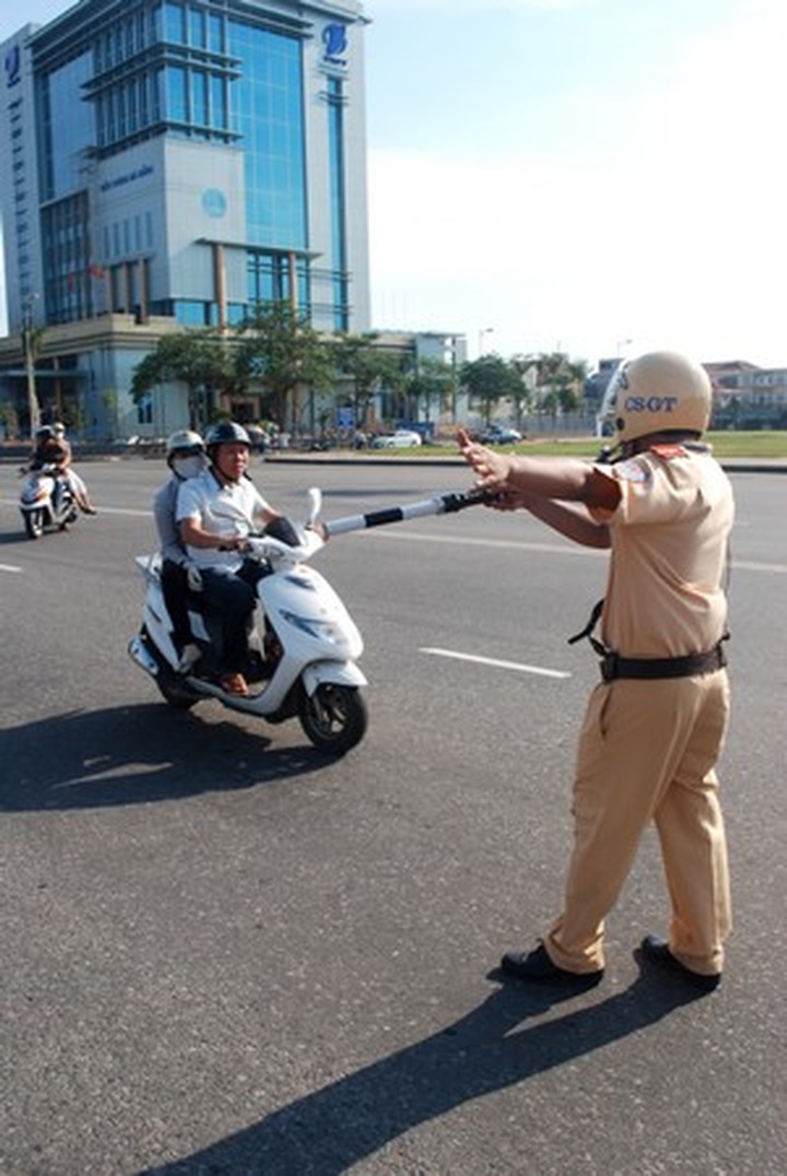 Smooth sailing for Danang helmet testing programme - 2 Smooth sailing for Danang helmet testing programme - 2