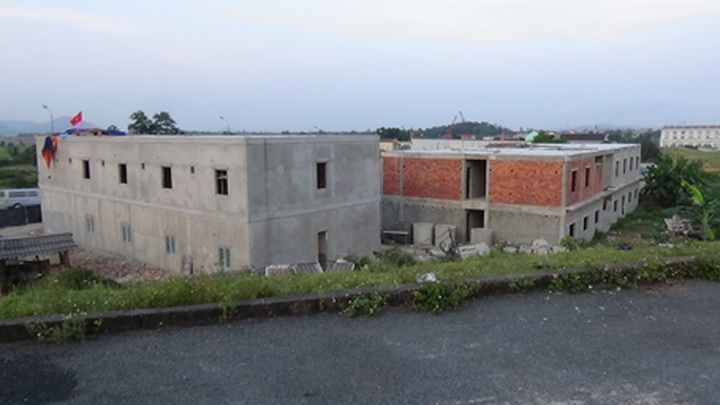 Illegal hotel complex threatens dam safety - 1 Illegal hotel complex threatens dam safety - 1