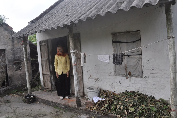 Poor elderly women face ever worse poverty in their final years - 2