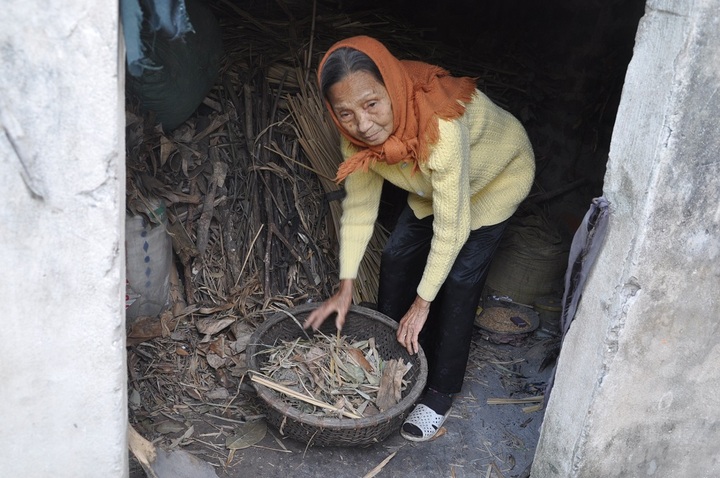 Poor elderly women face ever worse poverty in their final years - 1