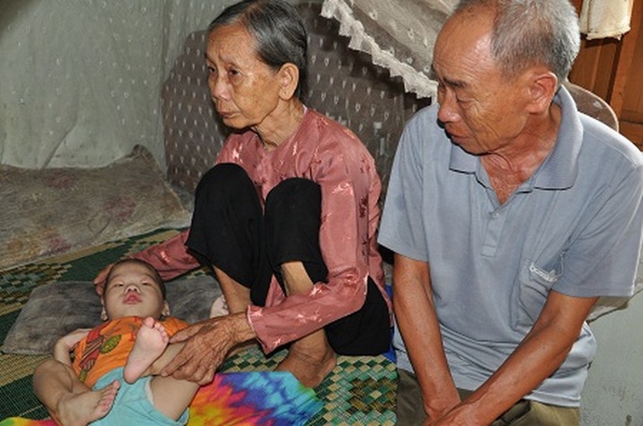 Elderly couple raises abandoned grandson - 2