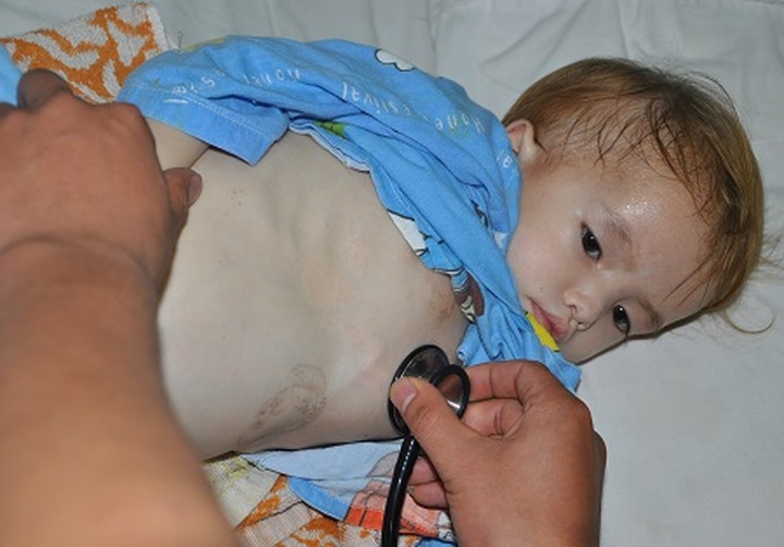 Ethnic minority girl with heart disease faces death - 1 Ethnic minority girl with heart disease faces death - 1