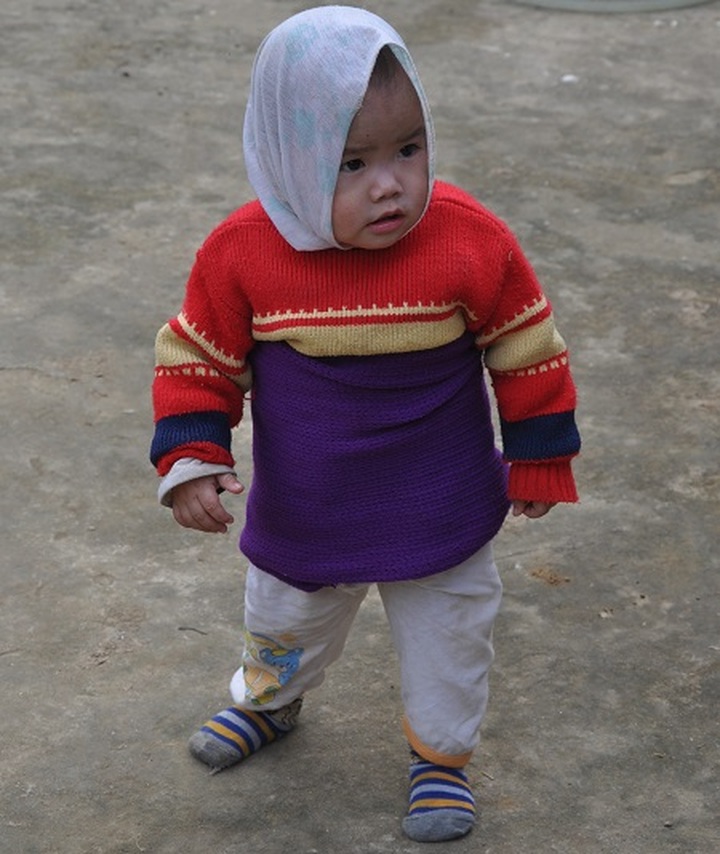 Near blind mother sings to support ill twins - 2