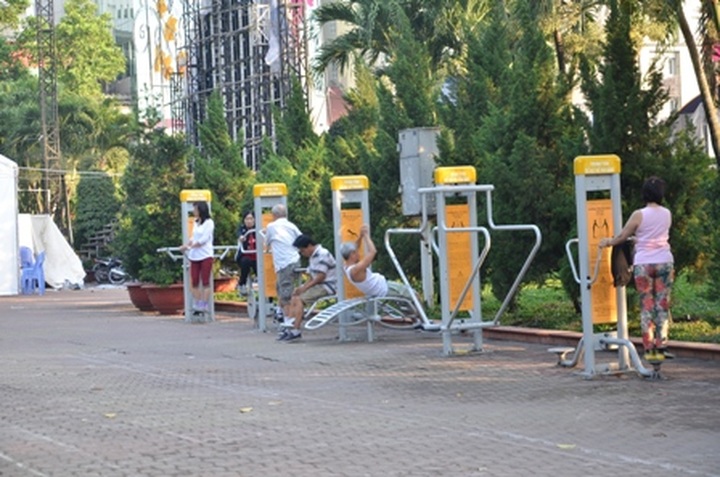 Empty streets on Tet - 11