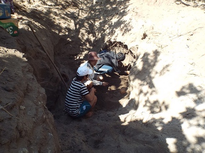 Mystery shrouds remains of 24 unearthed in Khanh Hoa mass grave - 1