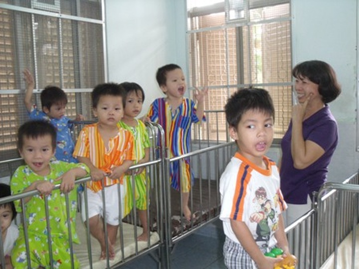 Thousands of children in HCM City need more care - 1