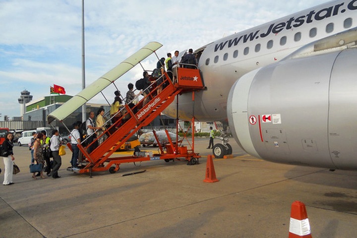 Surge in delayed and cancelled flights - 1