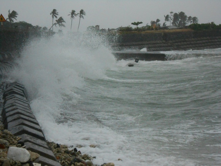 Bad weather strands thousands on Ly Son Island - 1
